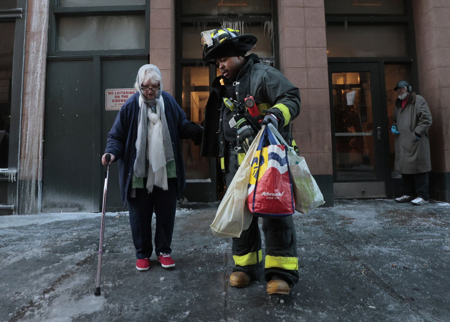 More than 200 residents evacuated from Mark Twain Hotel after pipe burst